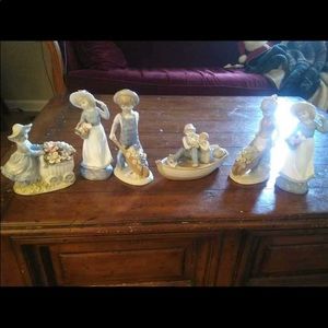 Figurines for sell asking for the hole set 180